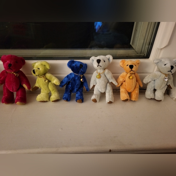 Russ Berrie set of 12 mini birthstone bears of the month - Picture 3 of 3